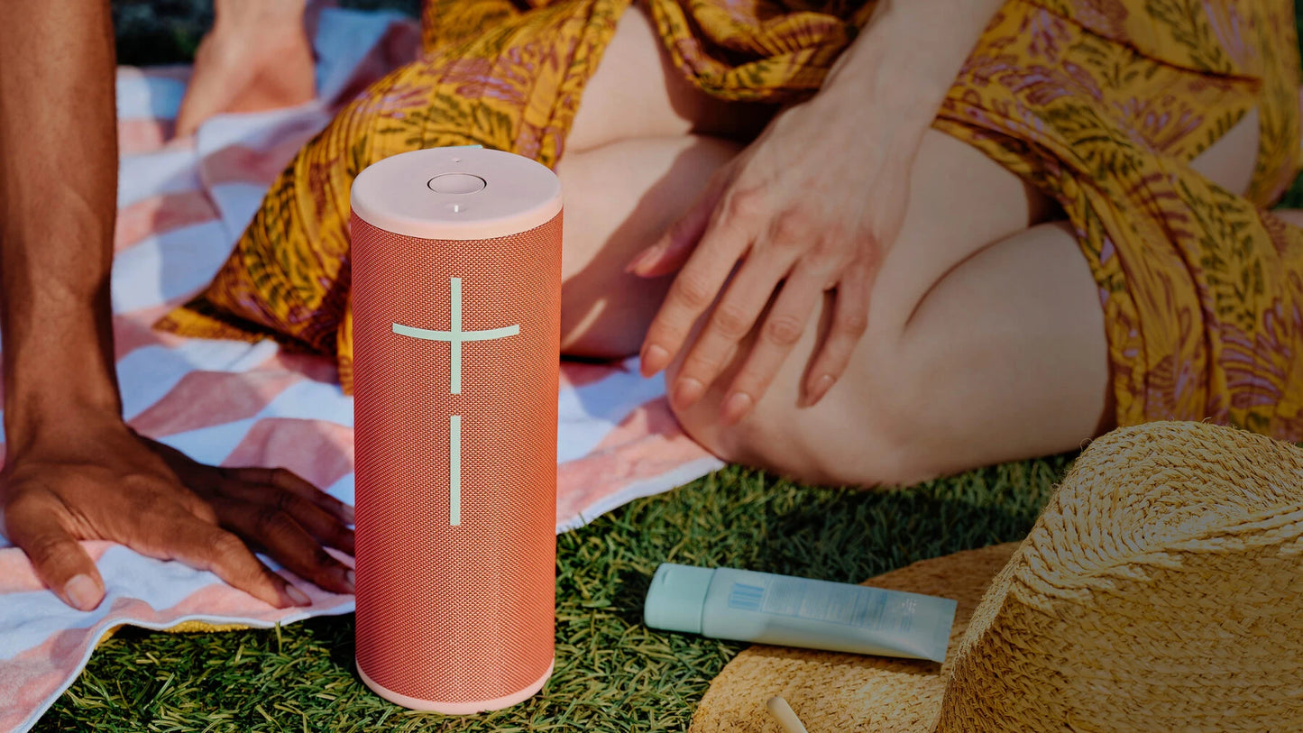Ultimate Ears Megaboom 4 Waterproof Bluetooth Speaker Portable Bluetooth Speakers UE-Megaboom4-BT-speaker_1