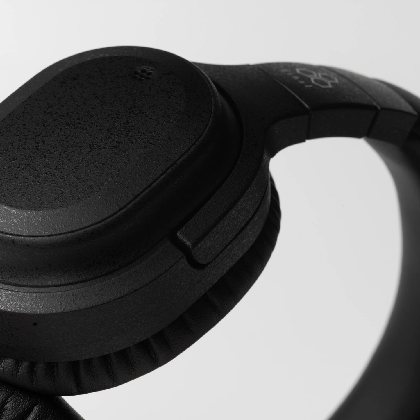 Final UX3000 SV Wireless Over-Ear Headphones with Hybrid ANC