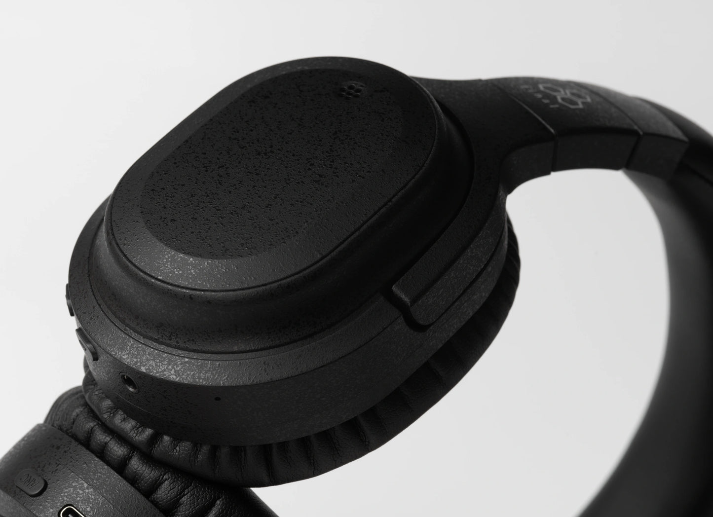 Final UX3000 SV Wireless Over-Ear Headphones with Hybrid ANC